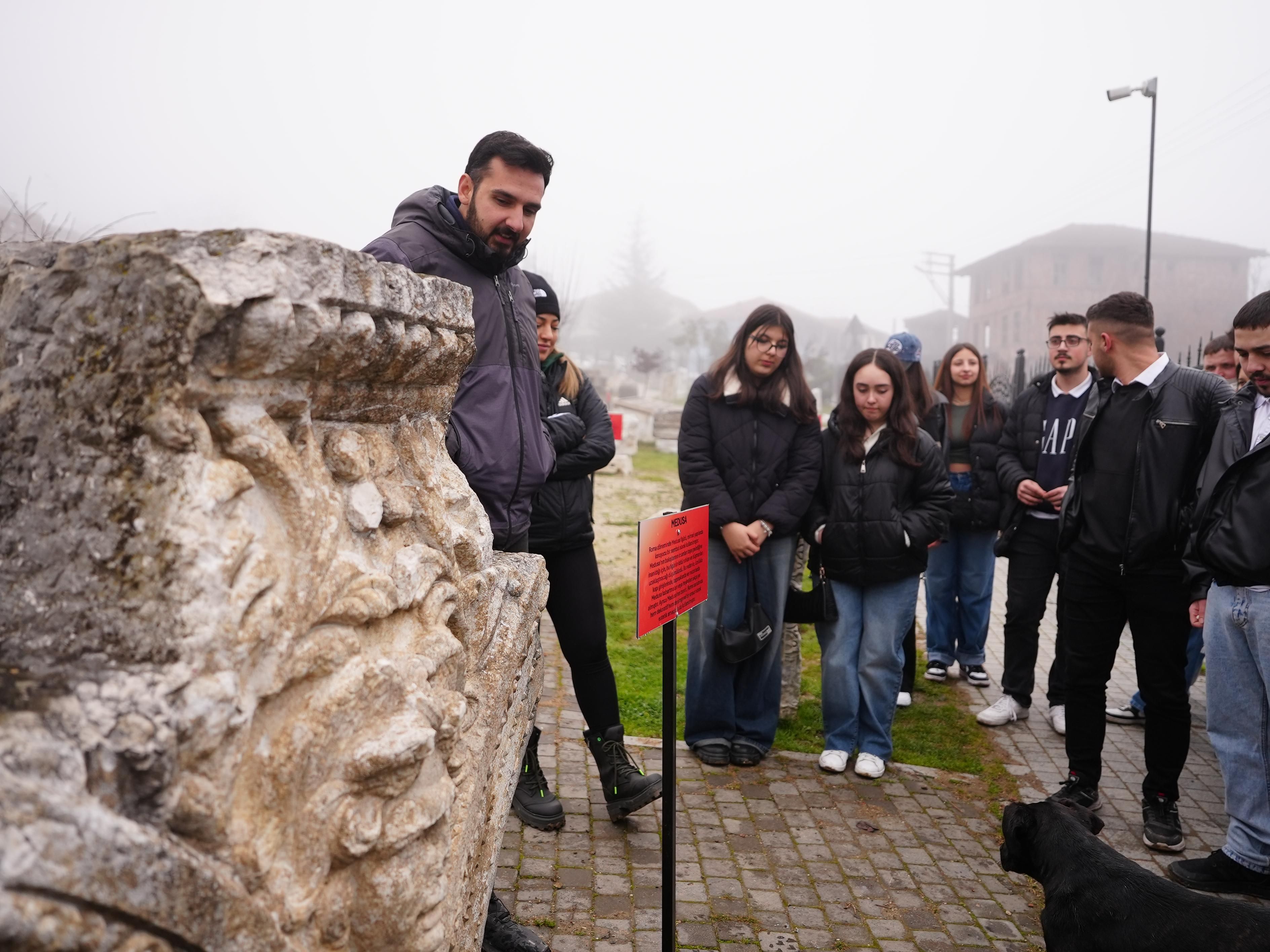 125 GENÇ DÜZCE'NİN TARİH VE DOĞASINI KEŞFETTİ