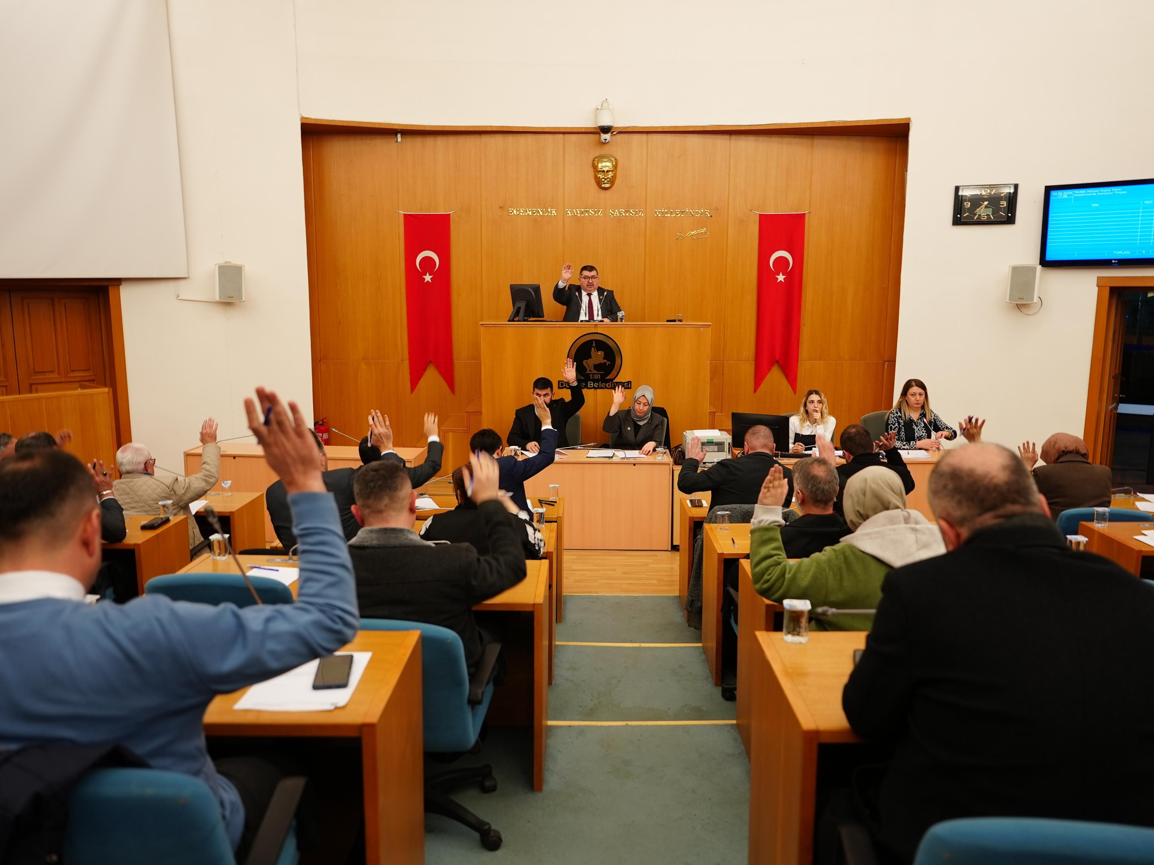 27 GÜNDEM MADDESİ KOMİSYONLARA HAVALE EDİLDİ