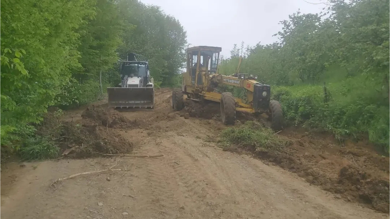 YILDIZTEPE KÖYÜ’NDE KANAL TEMİZLİĞİ VE YOL BAKIMI TAMAMLANDI