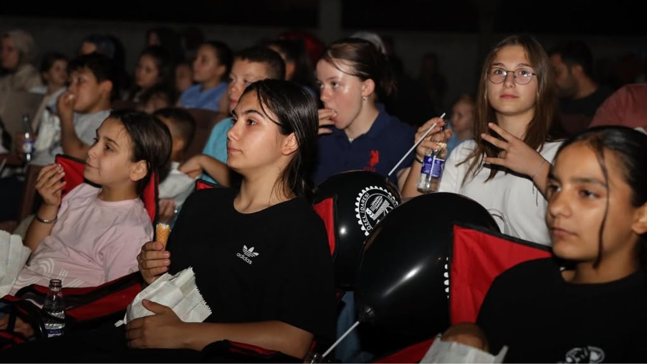 Açık Hava Sinema Geceleri Esenli Köyü'nde Renkli Görüntülere Sahne Oldu