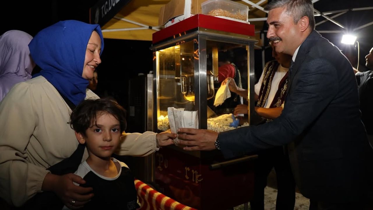 Açık Hava Sinema Geceleri Üçköprü'de Renkli Görüntülere Sahne Oldu