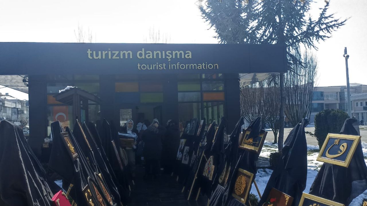 AHŞAP HEDİYELİK EŞYA SERGİSİ SANAT SEVERLERİ BEKLİYOR