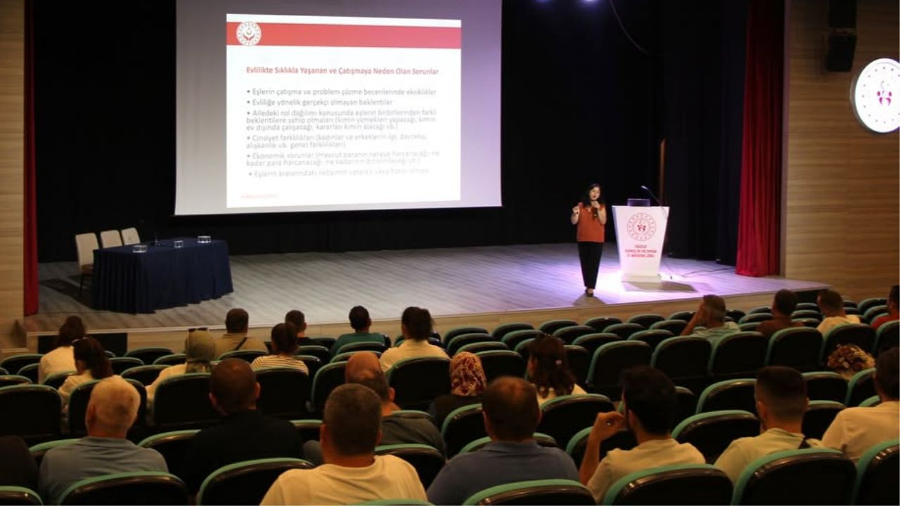Aile Eğitim Programı İlk Gün Oturumları Başladı