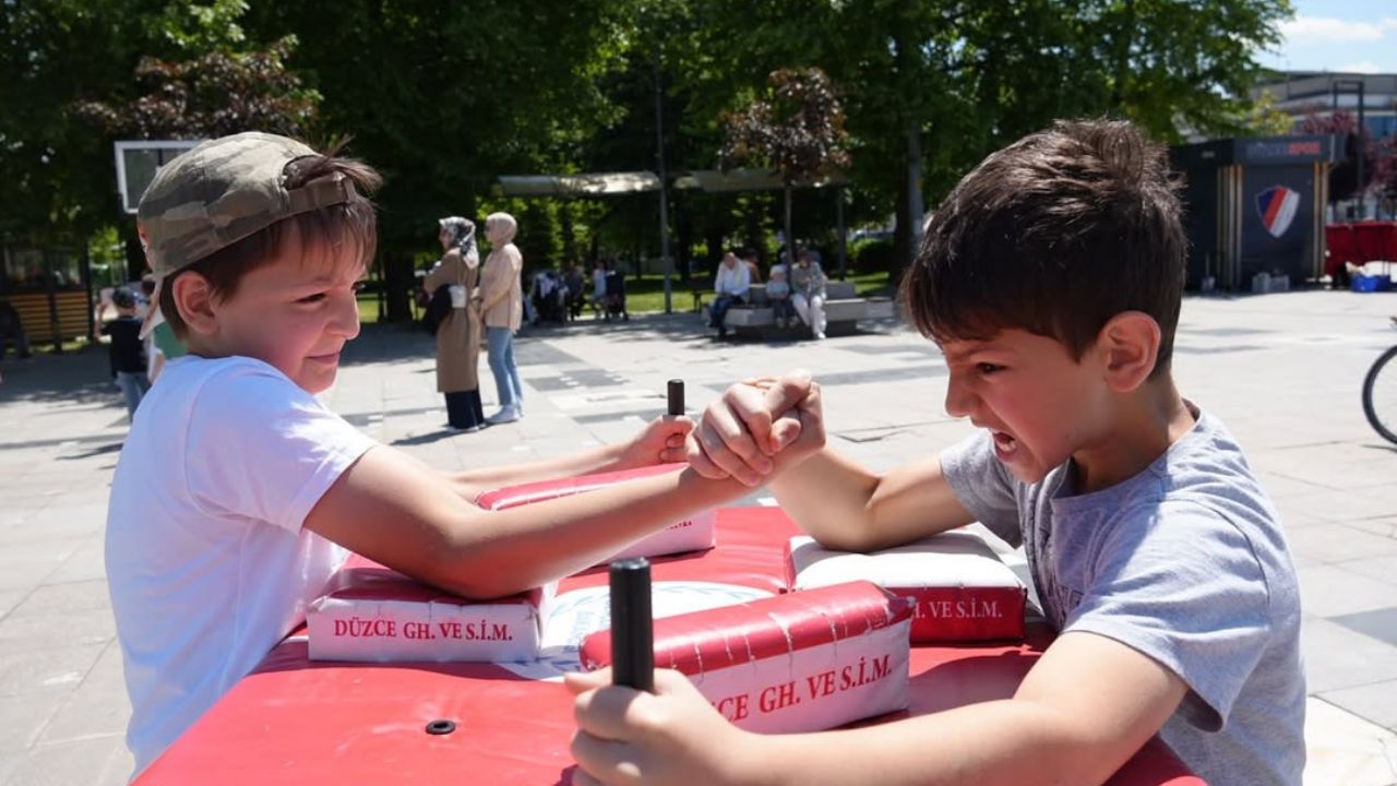 AİLE YILI ORYANTİRİNG ETKİNLİĞİ ANIT PARK'TA DÜZENLENDİ