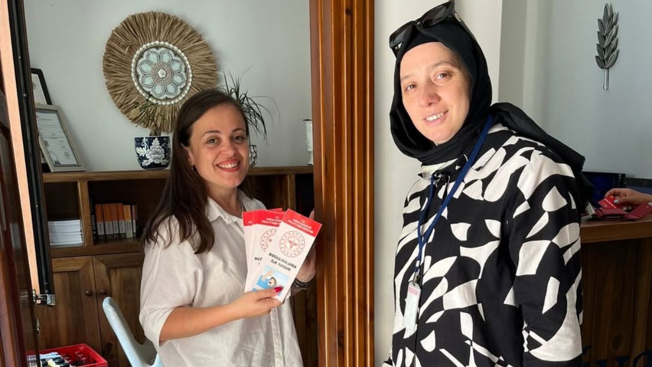 Akçakoca'da Boğulma Olaylarına Karşı Bilgilendirme Broşürü Dağıtıldı