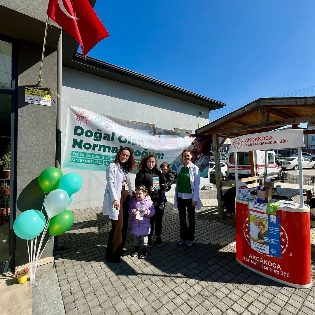 AKÇAKOCA'DA ''DOĞAL OLAN NORMAL DOĞUM'' STANDI 