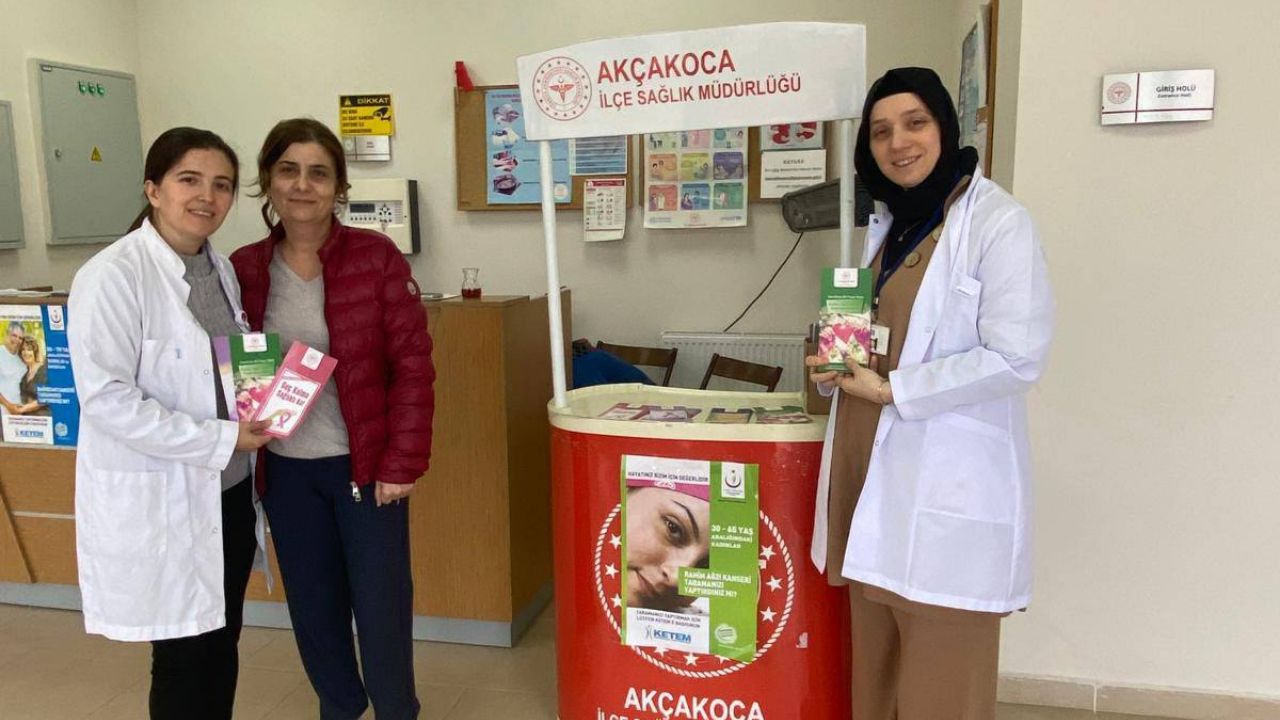 AKÇAKOCA'DA DÜNYA KANSER GÜNÜ İÇİN FARKINDALIK STANDI AÇILDI