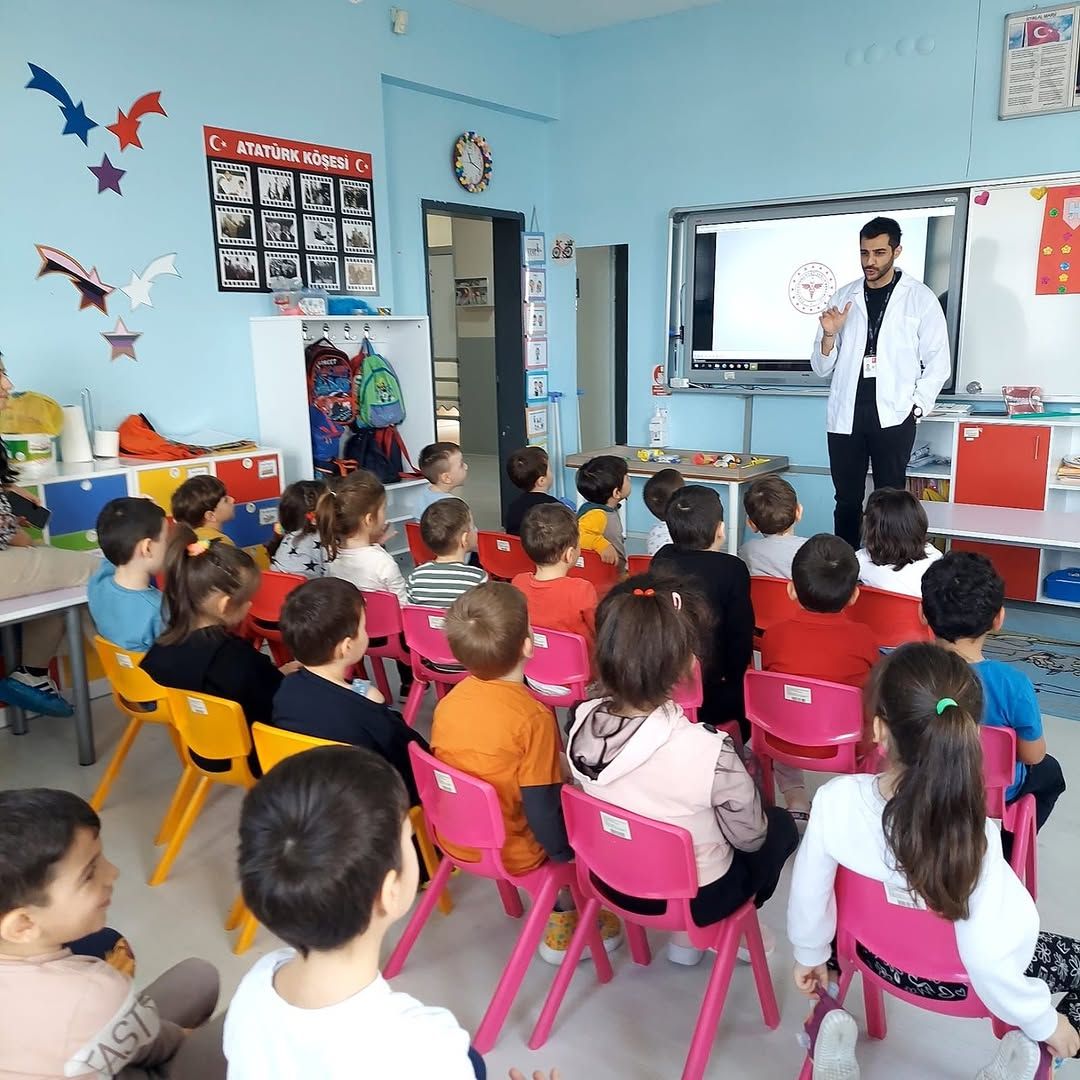 AKÇAKOCA'DA MİNİKLERE SAĞLIKLI BESLENME EĞİTİMİ