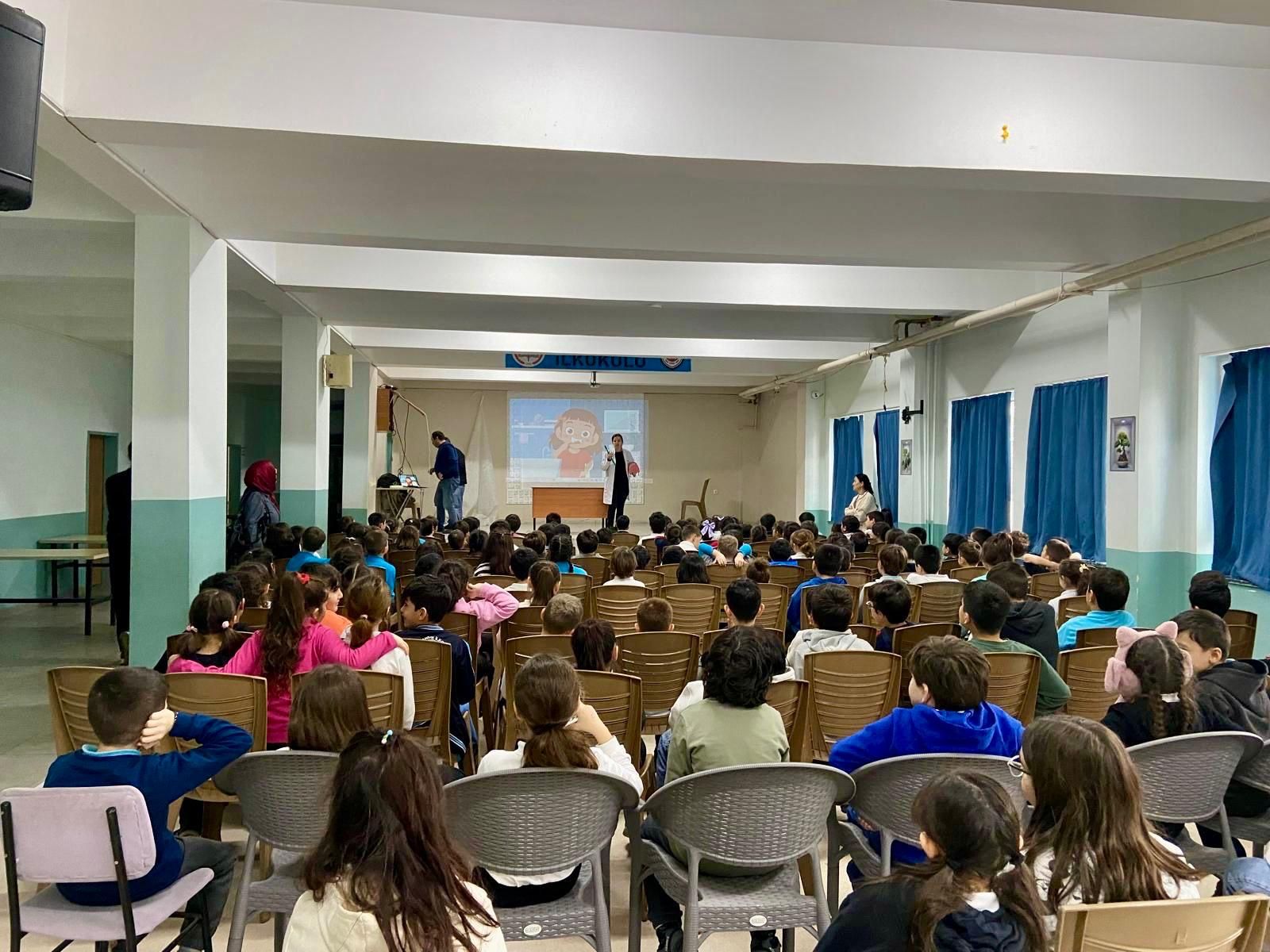 AKÇAKOCA'DA ÖĞRENCİLERE AĞIZ VE DİŞ SAĞLIĞI EĞİTİMİ
