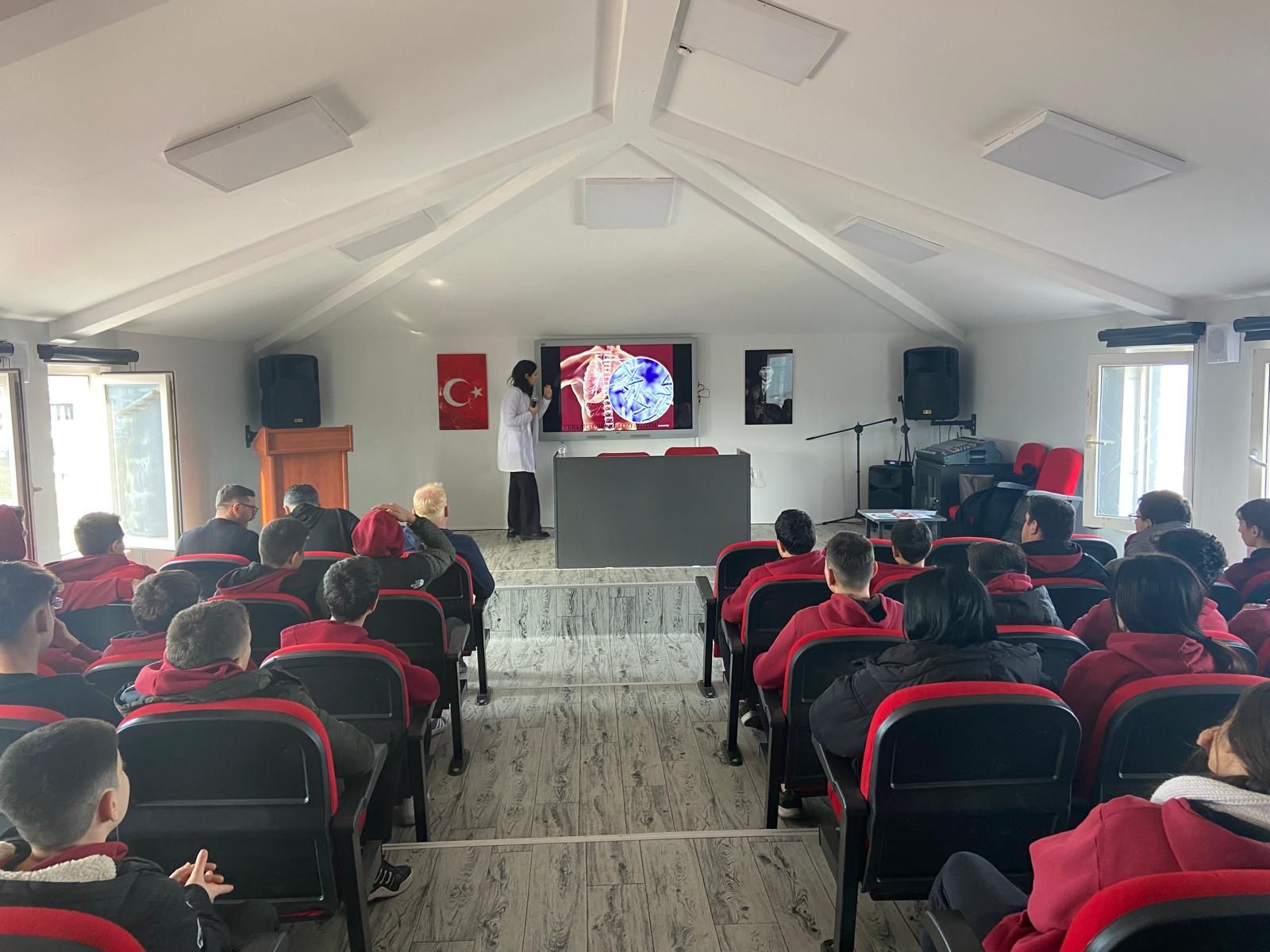 AKÇAKOCA'DA ÖĞRENCİLERE TÜBERKÜLOZ HAKKINDA BİLGİ VERİLDİ