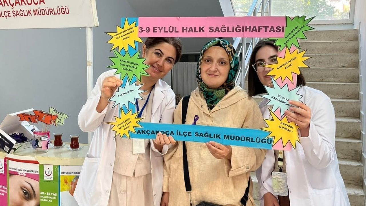 Akçakoca'da Vatandaşlara Ücretsiz Kanser Taraması Testi Dağıtıldı