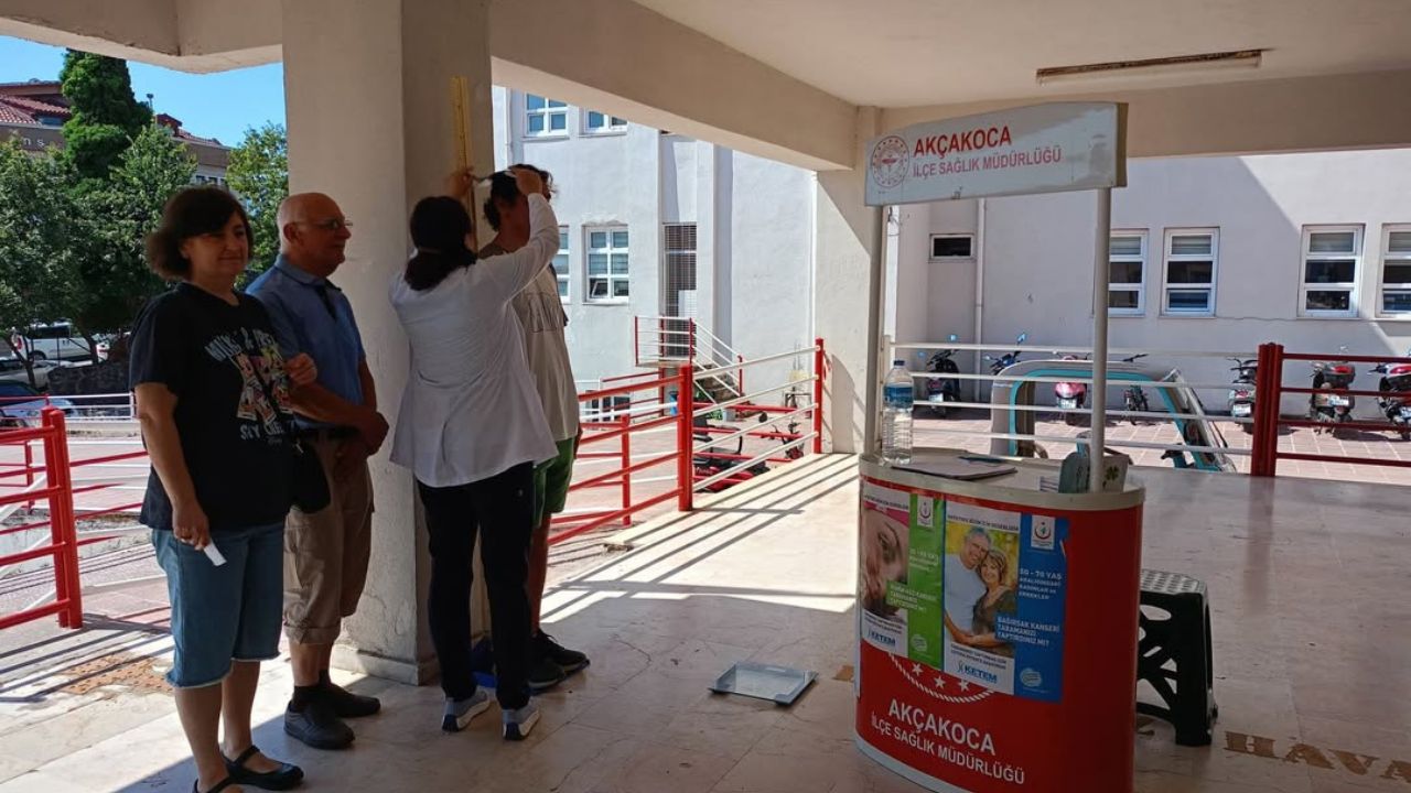 Akçakoca Devlet Hastanesi'nde Sağlıklı Yaşam İçin BKİ Ölçümleri Yapıldı