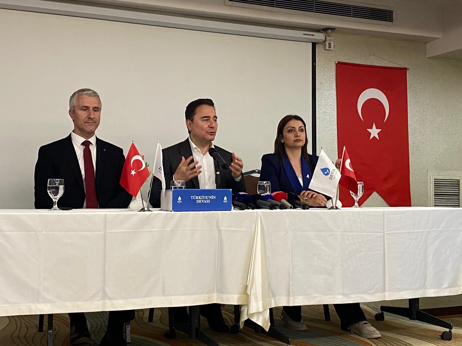 ALİ BABACAN DÜZCE'DE BASINLA BULUŞTU 'TÜRKİYE'DE HEM EKONOMİ HEM ADALET DERİN KRİZDE'