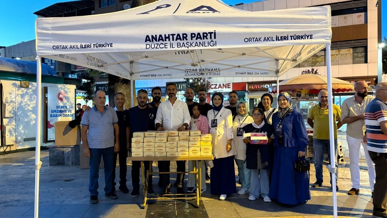 Anahtar Parti'den Mevlid Kandili'nde Kandil Simidi İkramı