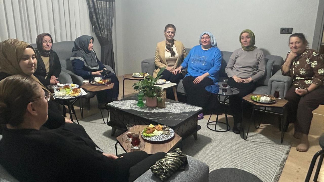 Anahtar Parti Düzce Kadın Kolları Başkanı Elif Temel, Ev Ziyaretleriyle Sahada