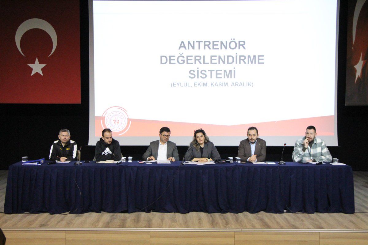 ANTRENÖR DEĞERLENDİRME TOPLANTISI YAPILDI