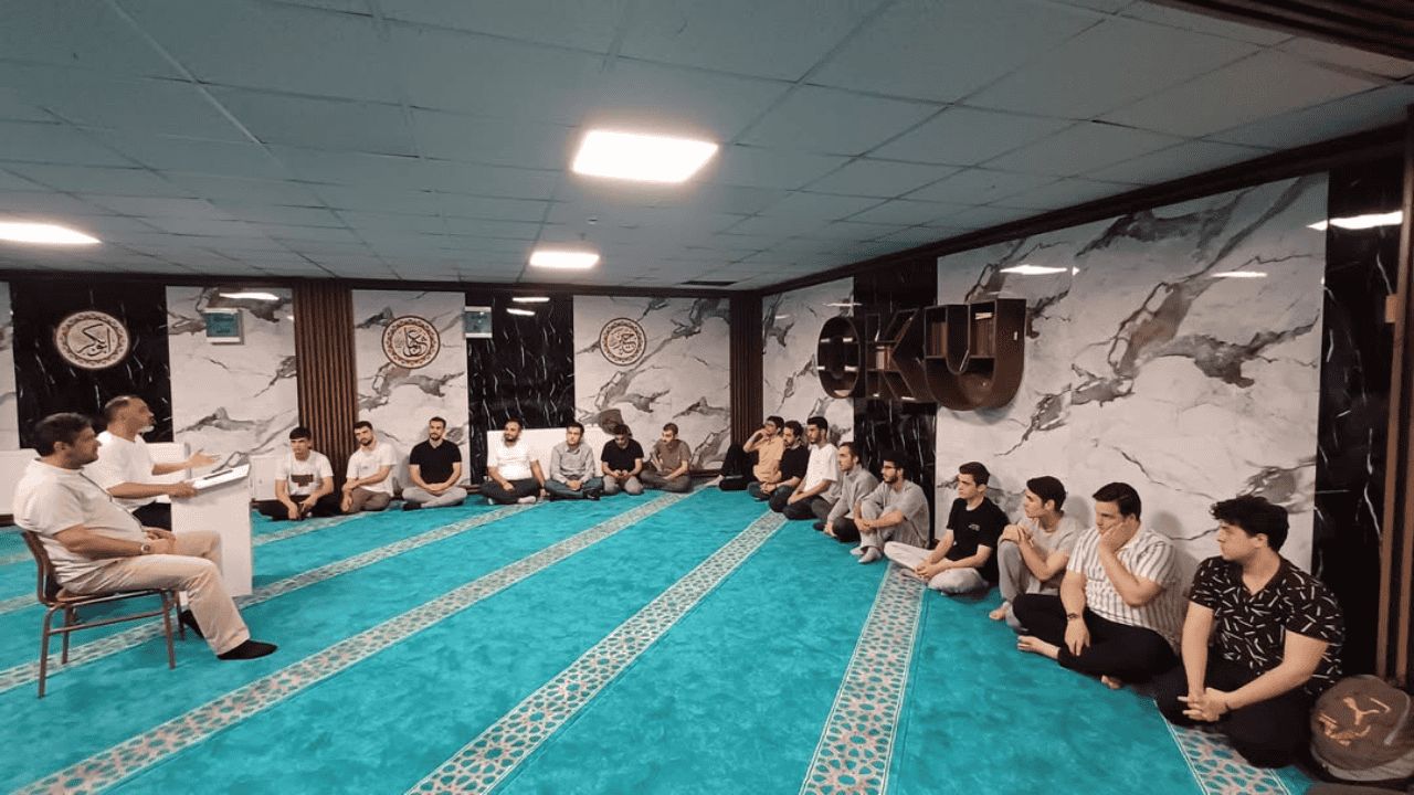 AVNİ AKYOL YURDU'NDA ''YÖN VEREN ŞAHSİYETLER'' PROJESİ DÖNEM SONU PROGRAMI GERÇEKLEŞTİ