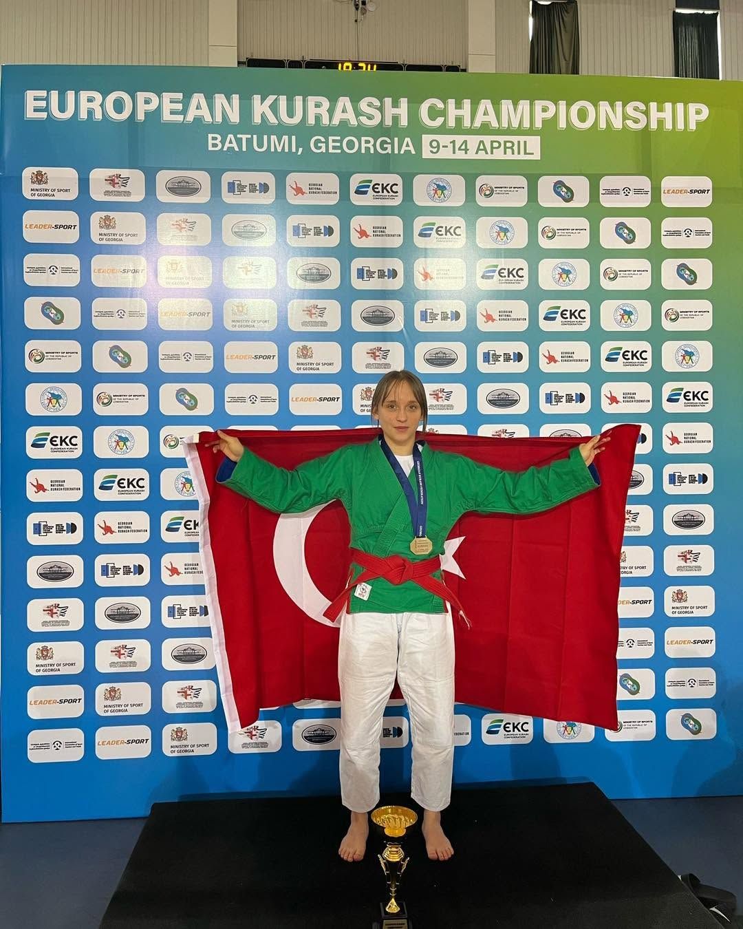 AYŞENAZ TOSUN 2025 GENÇLER KURAŞ AVRUPA ŞAMPİYONU