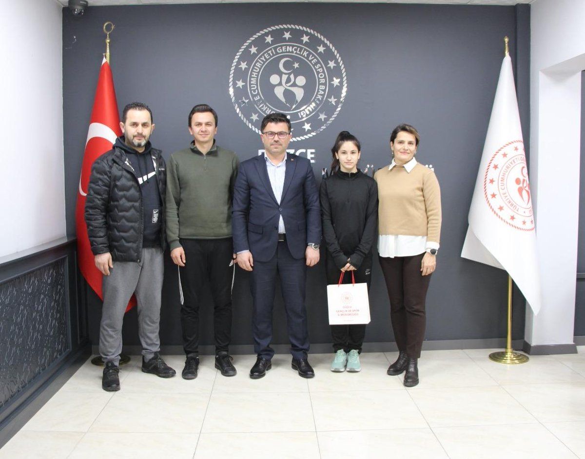 BAŞARILI SPORCU ŞİRİN'DEN MÜDÜR YAZICI'YA ZİYARET