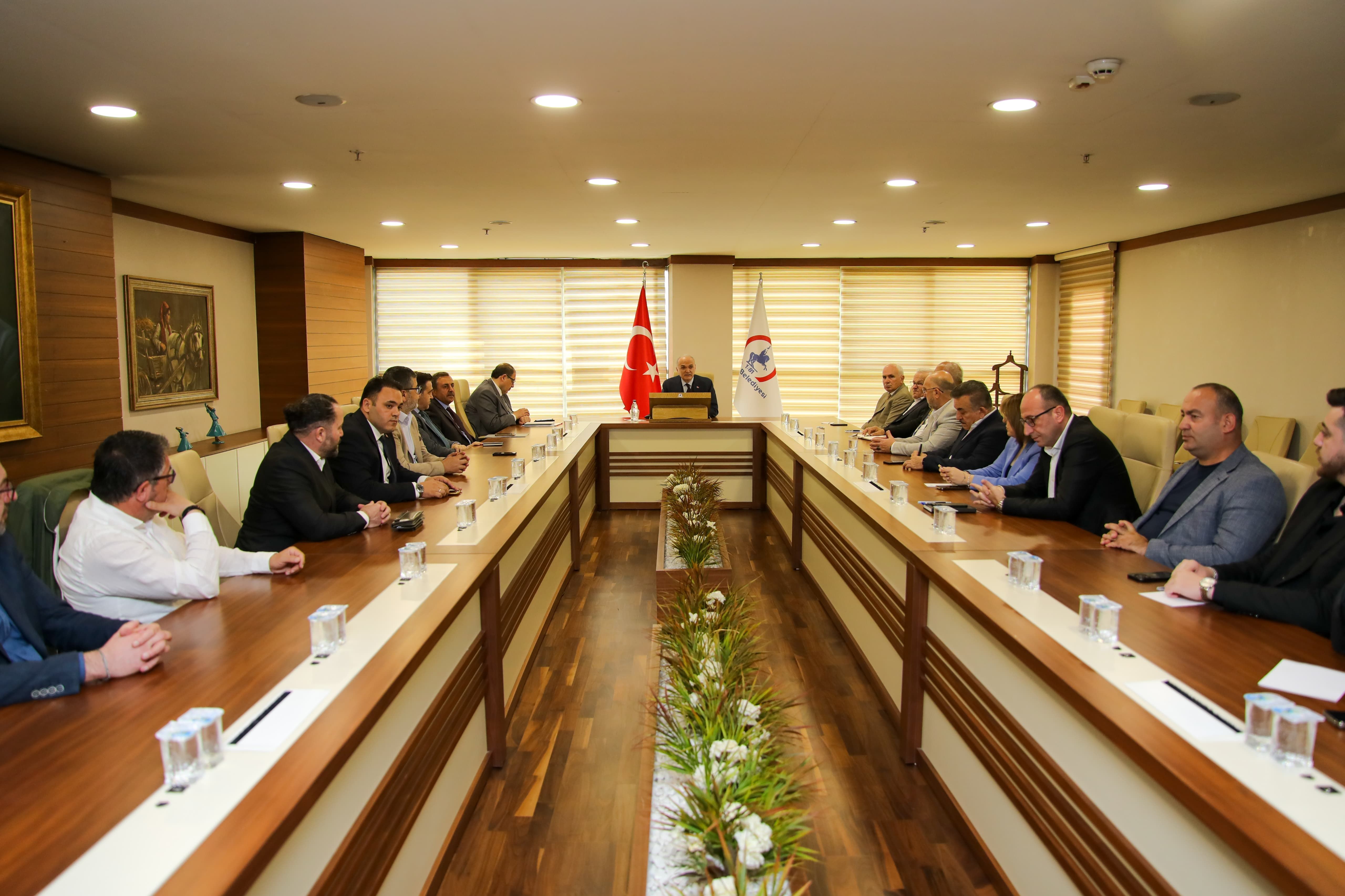 BAŞKAN DR. FARUK ÖZLÜ, DÜZCE'NİN GELECEĞİ İÇİN YÖNETİM KADROSUYLA BİR ARAYA GELDİ