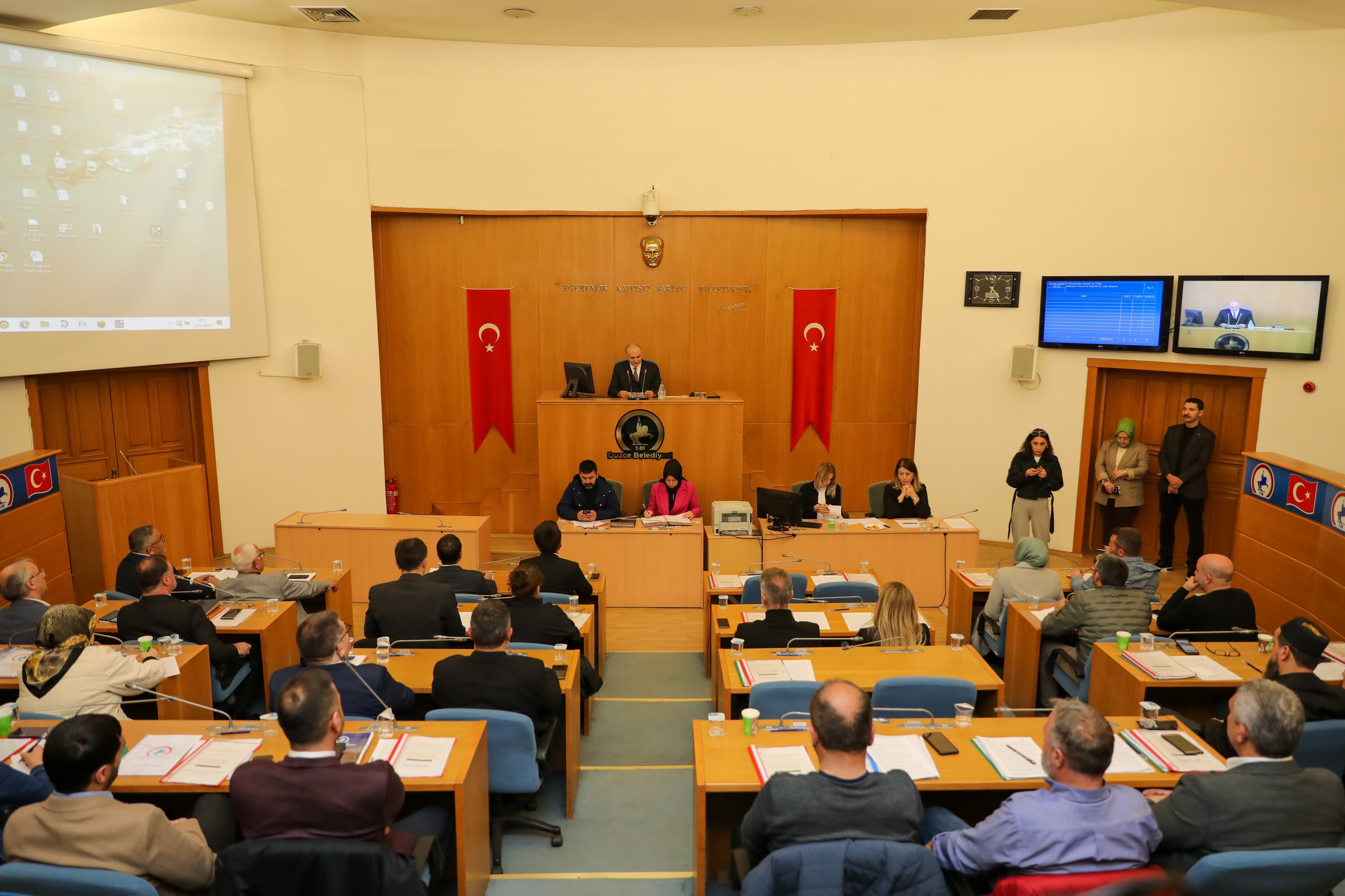 BAŞKAN ÖZLÜ, BELEDİYE MECLİSİ TOPLANTISINDA KONUŞTU