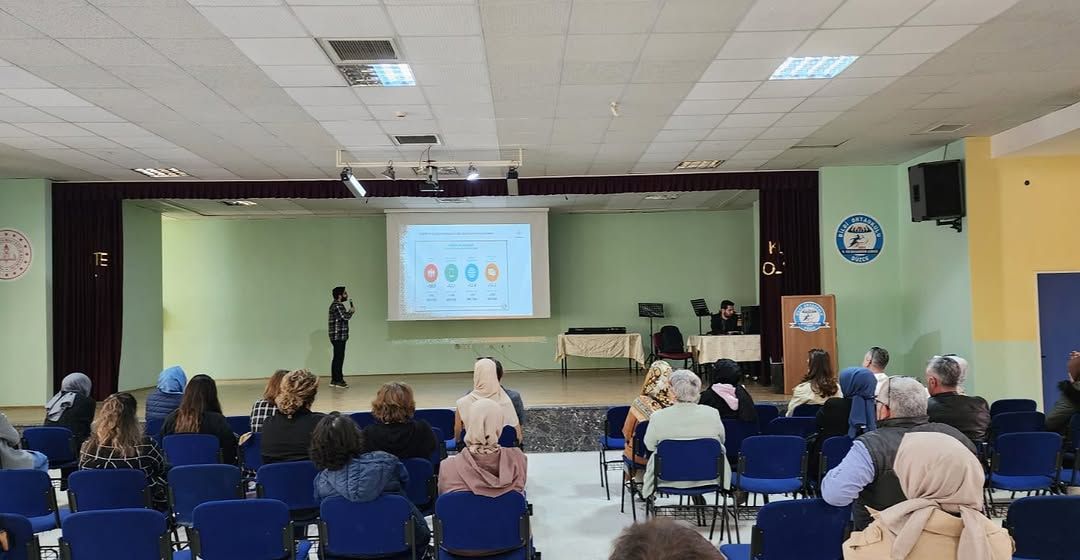 BİLİM VE TEKNOLOJİ HAFTASI KAPSAMINDA FARKINDALIK EĞİTİMİ DÜZENLENDİ