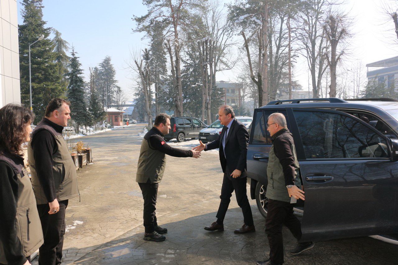 BÖLGE MÜDÜRÜ CELAL KANBUR DÜZCE ORMAN İŞLETME MÜDÜRLÜĞÜ'NÜ ZİYARET ETTİ