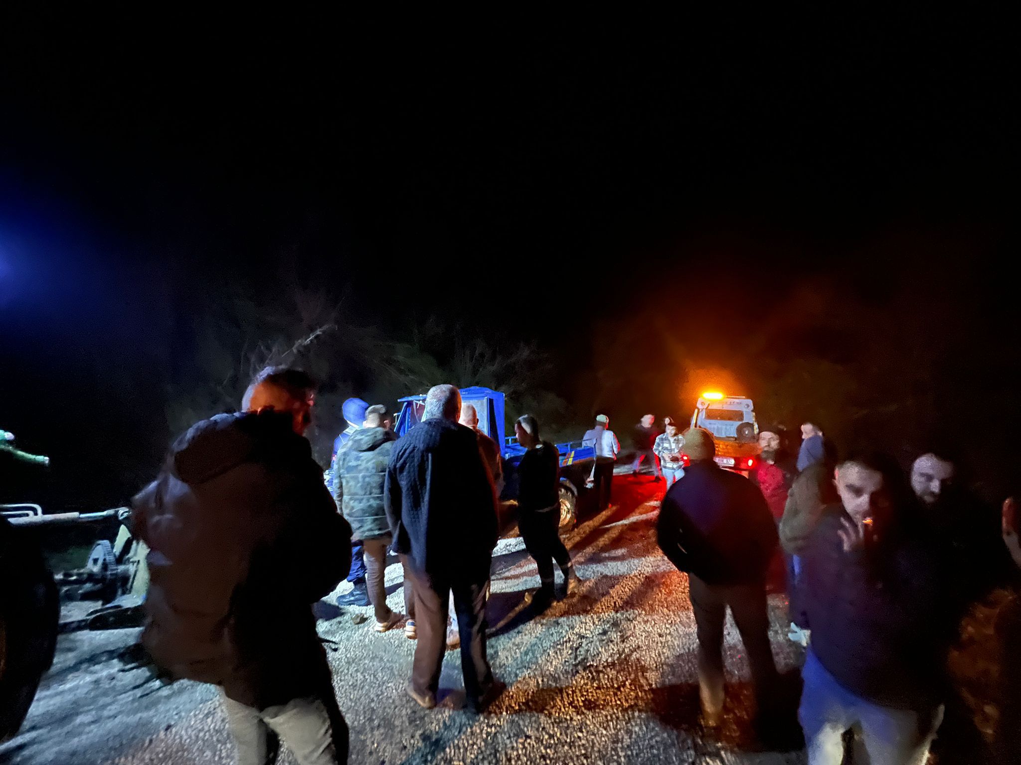 BOZUK KÖY YOLU KAZALARA DAVETYE ÇIKARIYOR !