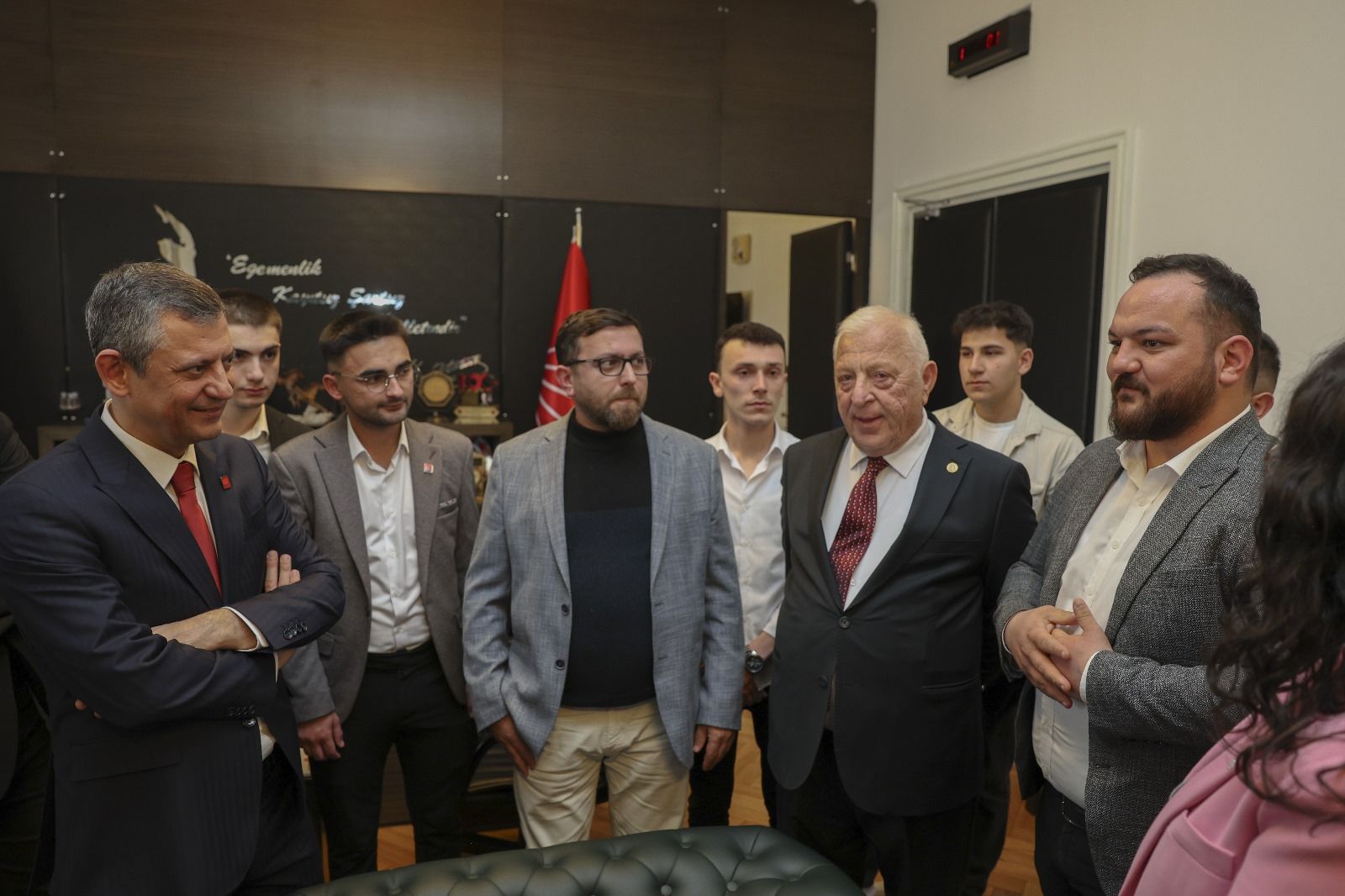 CHP DÜZCE GENÇLİK KOLLARI ÖZGÜR ÖZEL İLE GÖRÜŞTÜ
