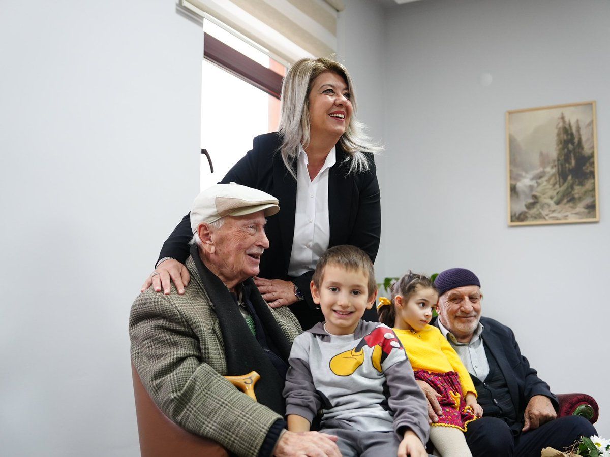 ÇOCUK ÜNİVERSİTESİ MİNİK ÖĞRENCİLERİNDEN ANLAMLI ZİYARET