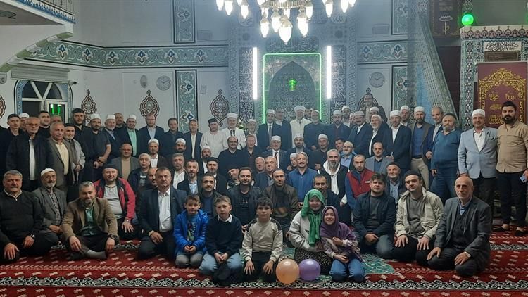 CUMA GECESİ AİLELER CAMİDE BULUŞTU
