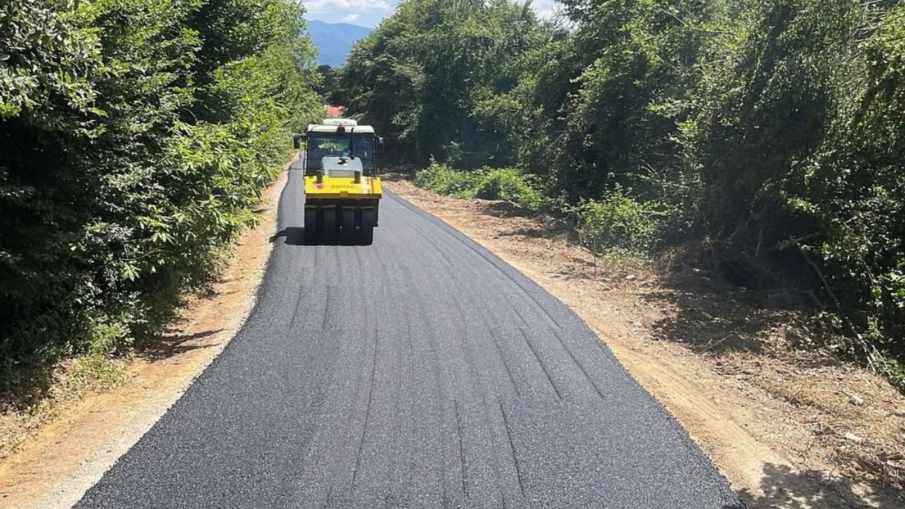 Darıyerimengencik ve Fındıklı Köyleri Arasında Sıcak Asfalt Çalışmaları Sürüyor