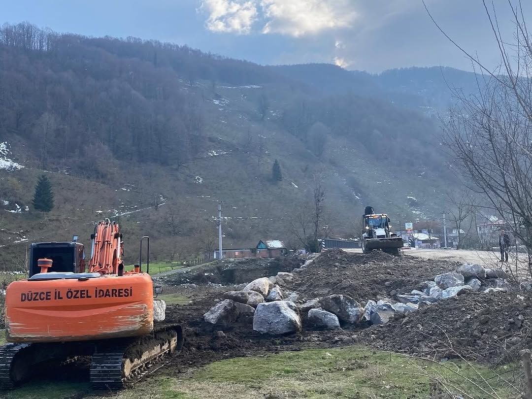 DEĞİRMENTEPE VE SAÇMALIPINAR KÖYLERİNDE YOL ÇALIŞMALARI TAMAMLANDI