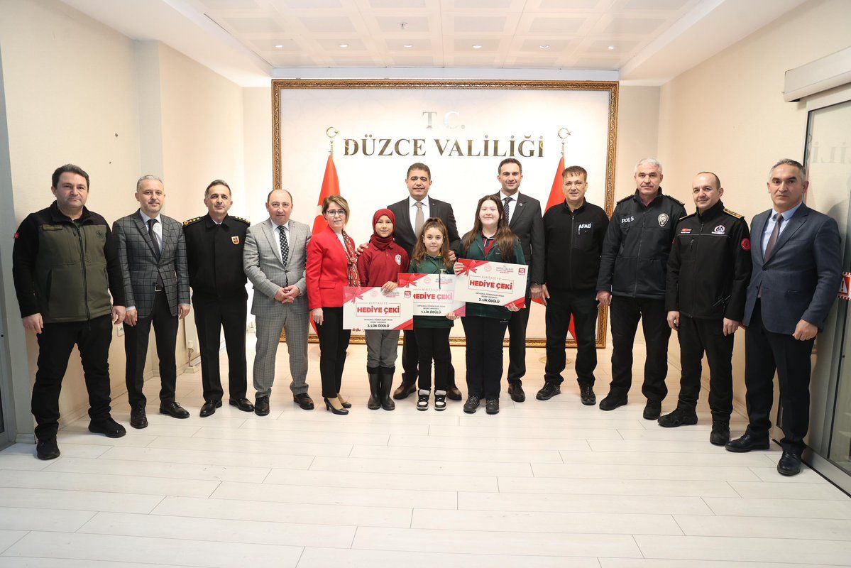 DERECEYE GİREN ÖĞRENCİLERE ÖDÜLLERİ VERİLDİ