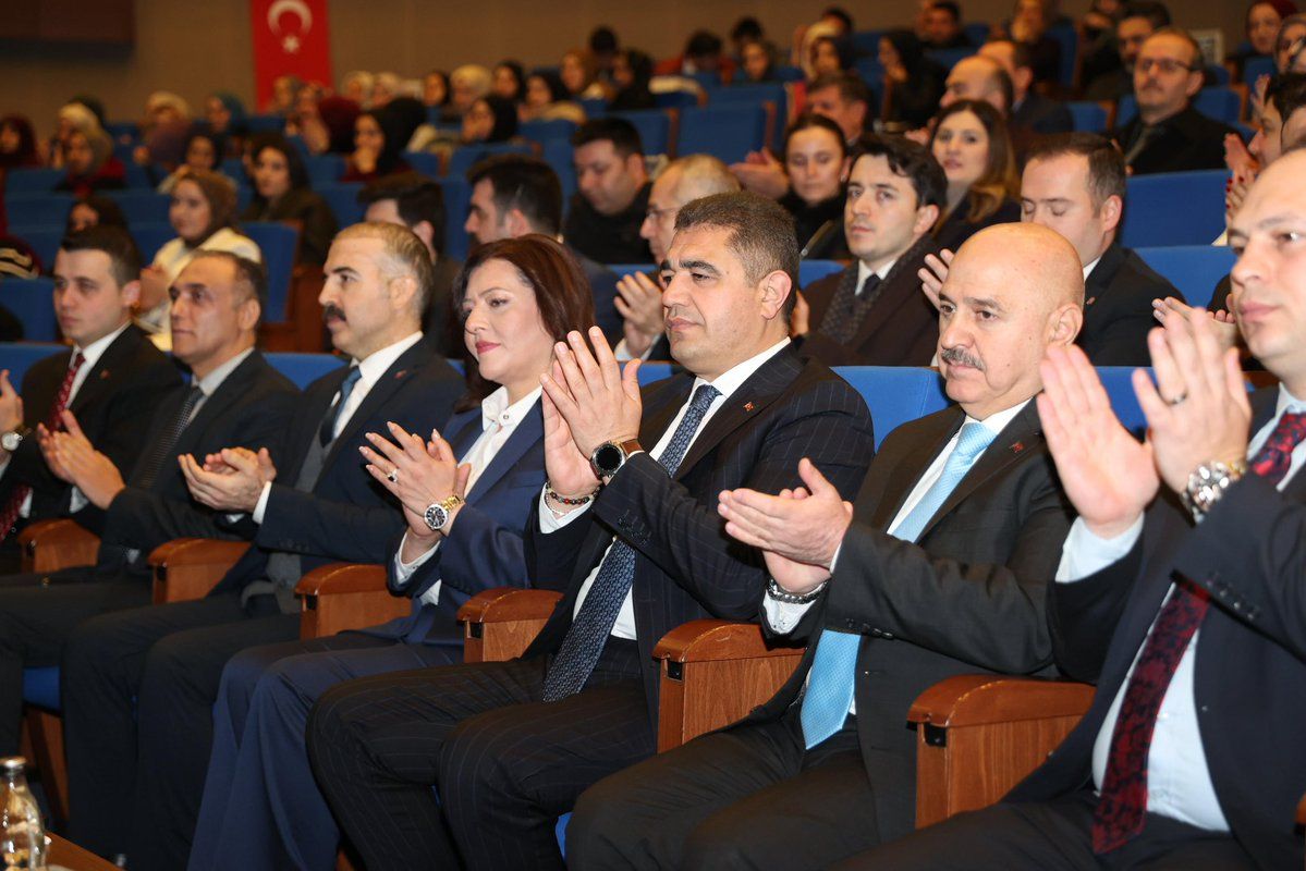 DİJİTAL OKURYAZARLIK VE DİJİTAL İLETİŞİM BECERİLERİ EĞİTİMİ BAŞLADI
