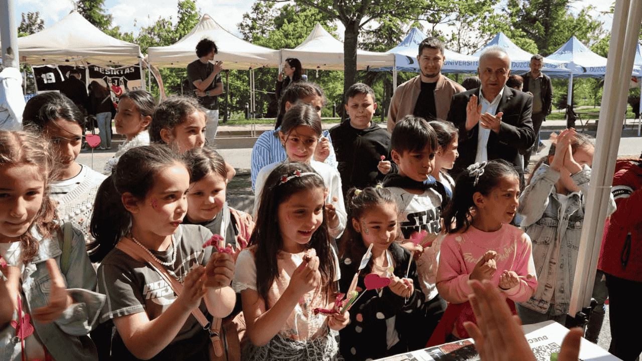 DÜFEST 2025 KAPSAMINDA KÖY OKULU ÖĞRENCİLERİNE UNUTULMAZ BİR GÜN YAŞATILDI