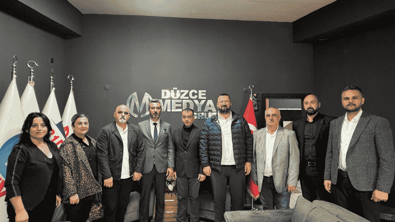 DÜZCE ANAHTAR PARTİ'DEN 4. YIL DÖNÜMÜNDE DÜZCE MEDYA GRUP'A ANLAMLI ZİYARET