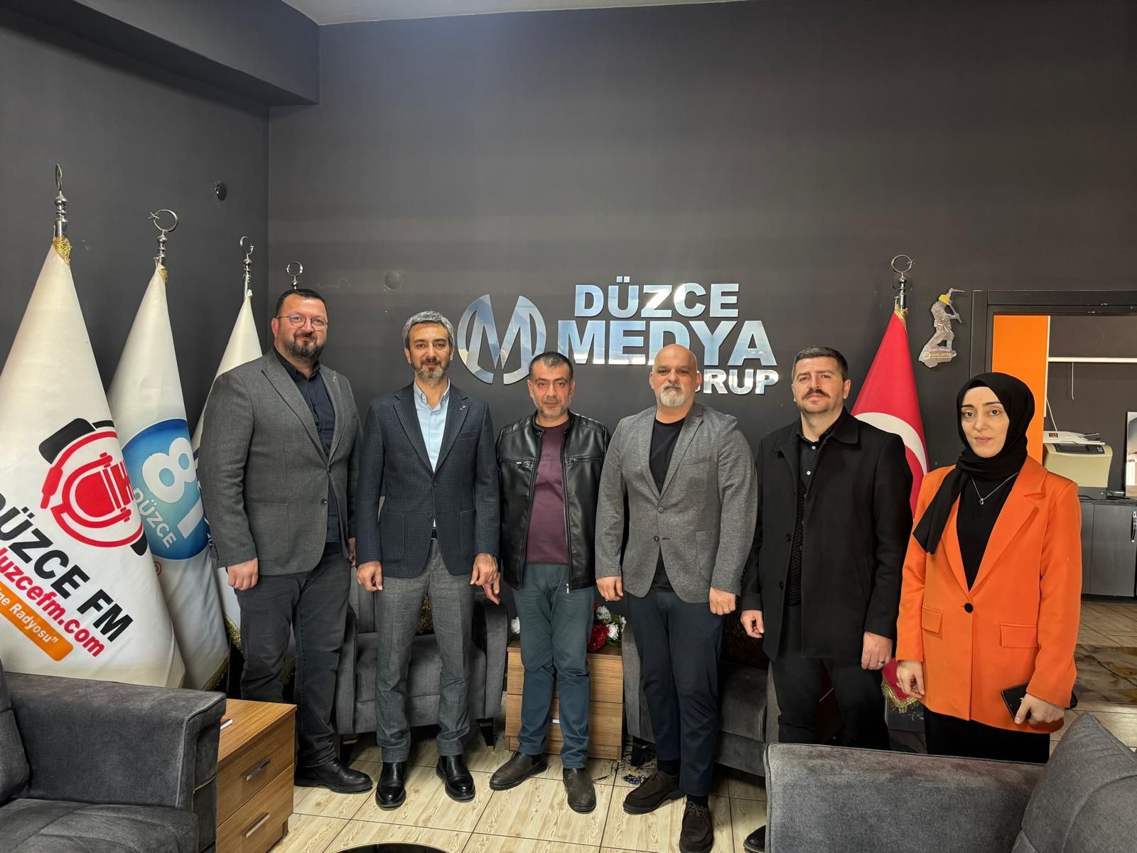 DÜZCE ANAHTAR PARTİ'DEN DÜZCE MEDYA GRUP'A ZİYARET