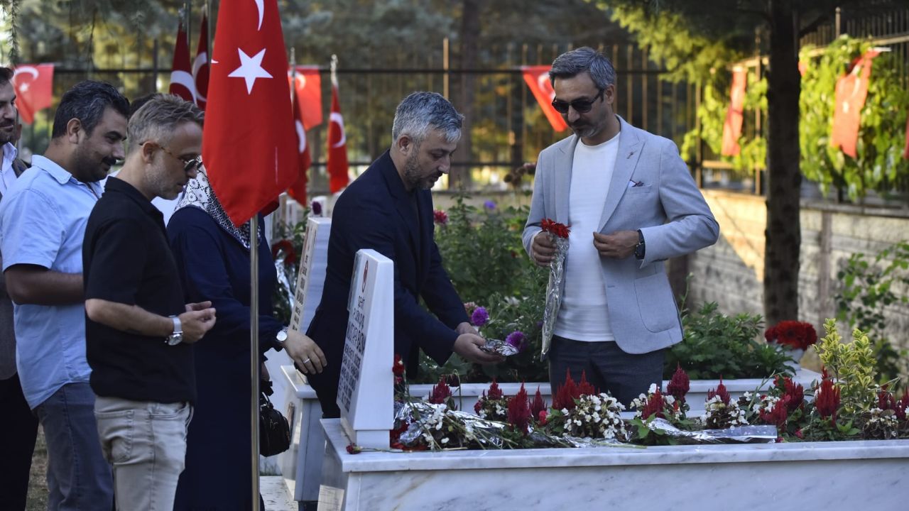 Düzce Anahtar Parti'den Şehitliğe Vefa Ziyareti