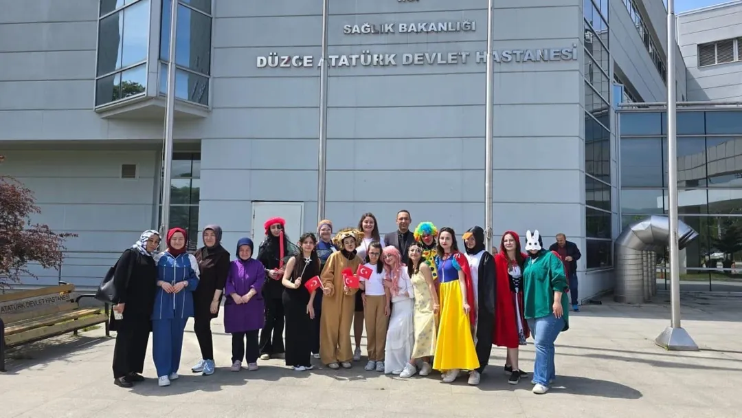 DÜZCE ATATÜRK DEVLET HASTANESİ'NE 23 NİSAN COŞKUSU