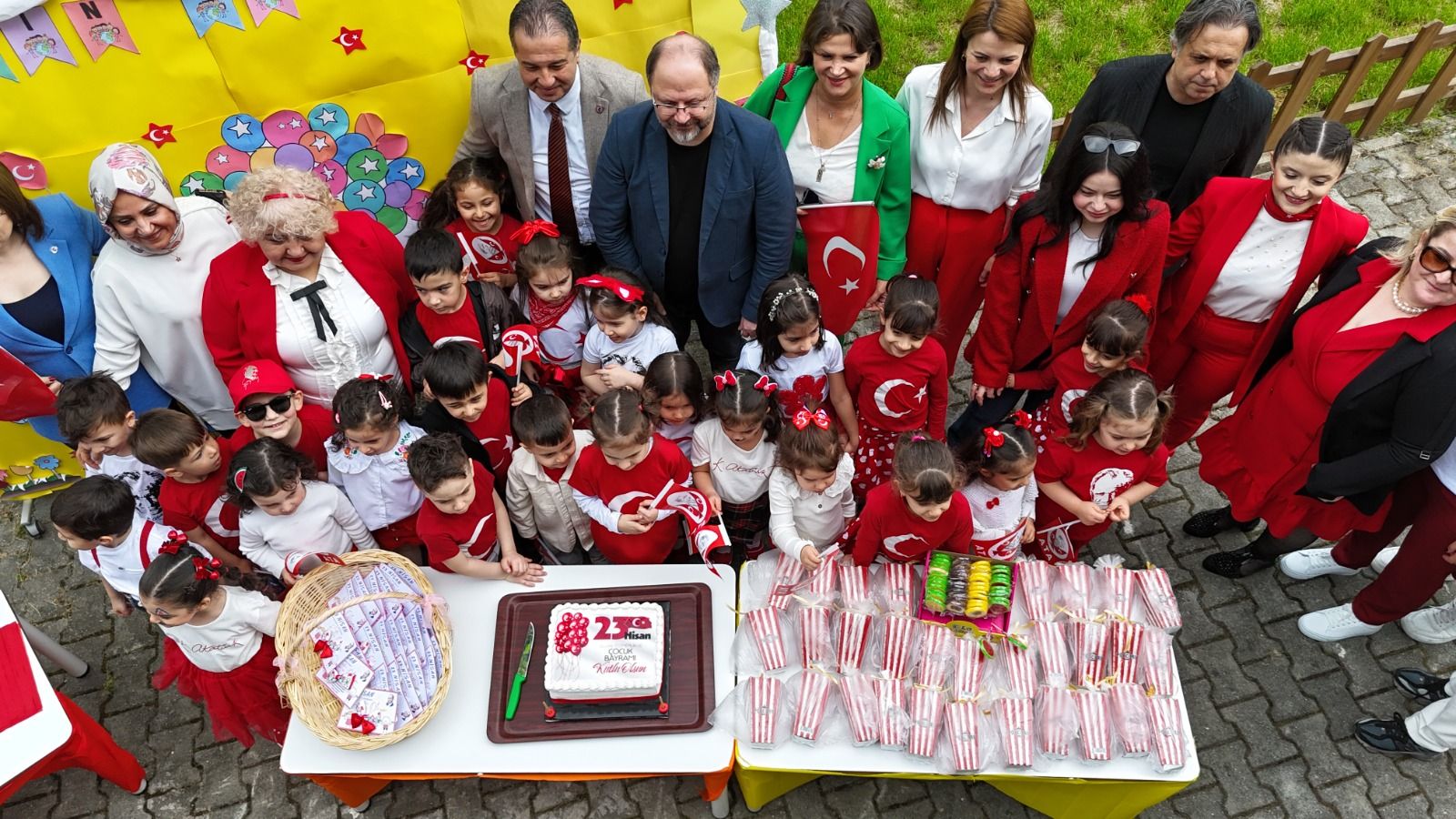 DÜZCE BELEDİYESİ GÜNDÜZ BAKIMEVİ'NDE 23 NİSAN COŞKUSU