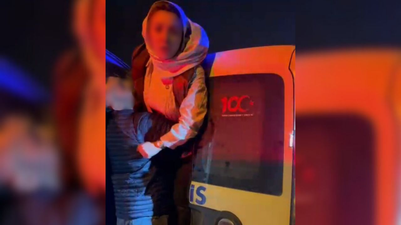 DÜZCE BELEDİYESİ'NDE GÖREVLİ ALKOLLÜ KADIN PERSONEL, ORTALIĞI BİRBİRİNE KATTI !