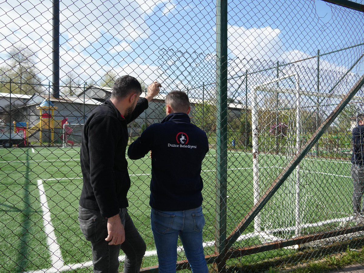 DÜZCE BELEDİYESİ'NDEN ÇOCUKLARA VE SPORSEVERLERE GÜZEL HİZMET
