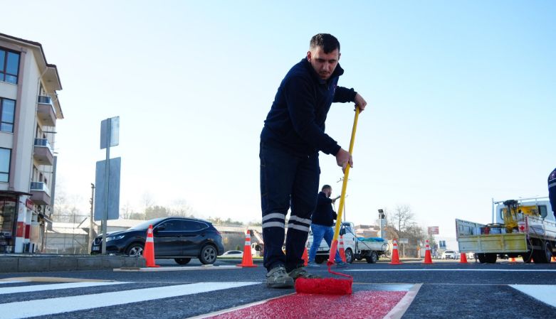 DÜZCE BELEDİYESİ'NDEN TRAFİK GÜVENLİĞİ ÇALIŞMALARI