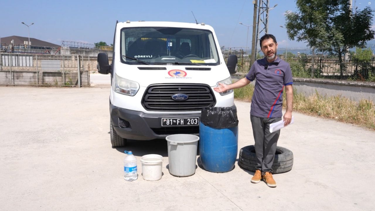 DÜZCE BELEDİYESİ'NDEN YAZ AYLARINDA SİNEK UYARISI ''BİR BARDAK SUDA BİLE YÜZLERCE YUMURTA BIRAKABİLİRLER''