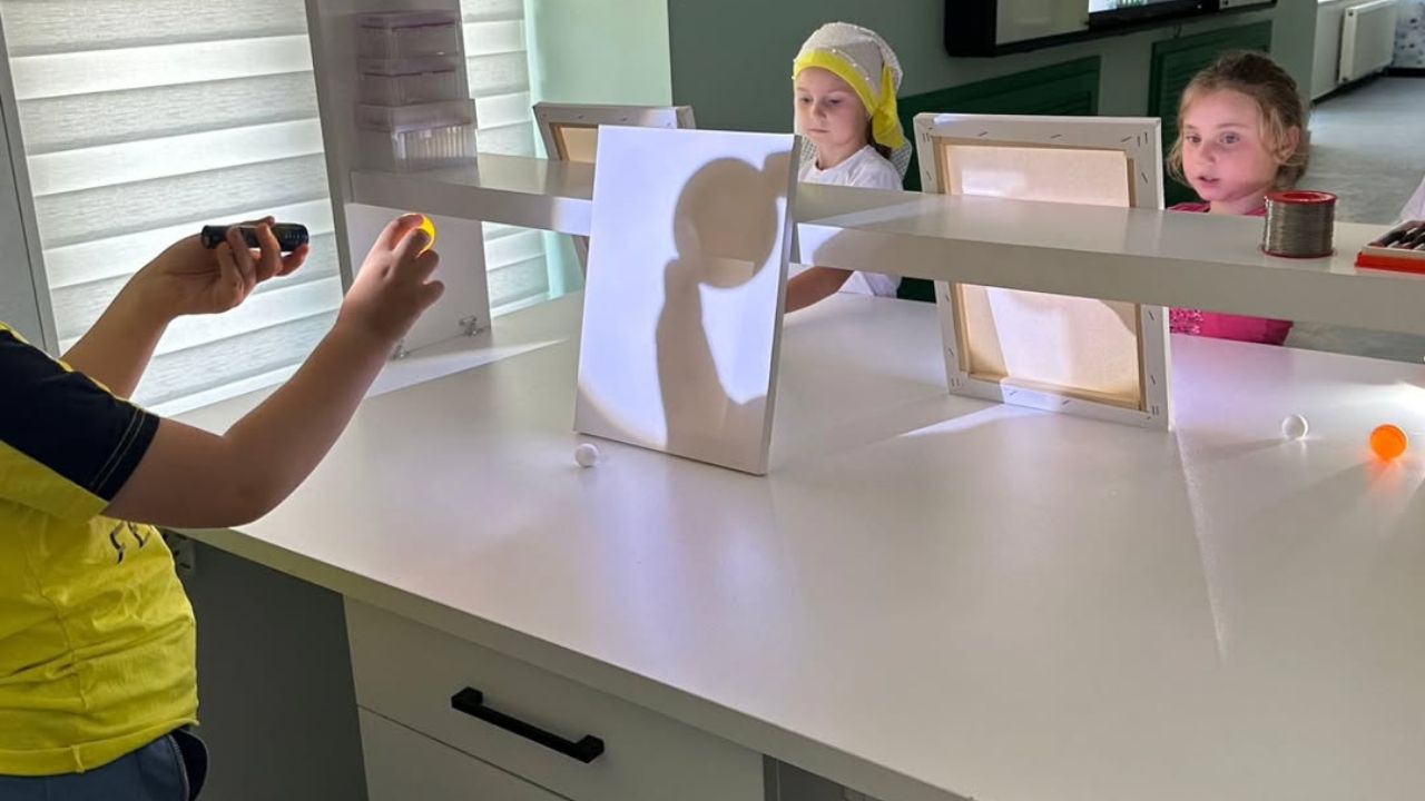 Düzce Bilim Merkezi'nde Çocuklar Işık ve Gölgenin Peşinde