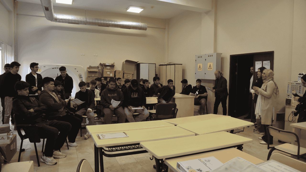 DÜZCE BİST MTAL ÖĞRENCİLERİNDEN DÜZCE ÜNİVERSİTESİ MÜHENDİSLİK FAKÜLTESİ'NE ZİYARET
