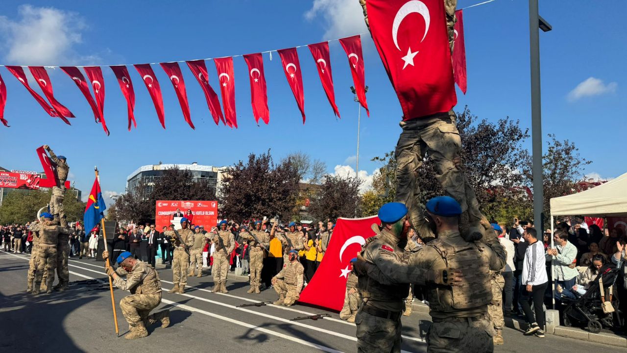 Düzce'de 29 Ekim Coşkusu Cumhuriyetin 102. Yılı Gururla Kutlandı