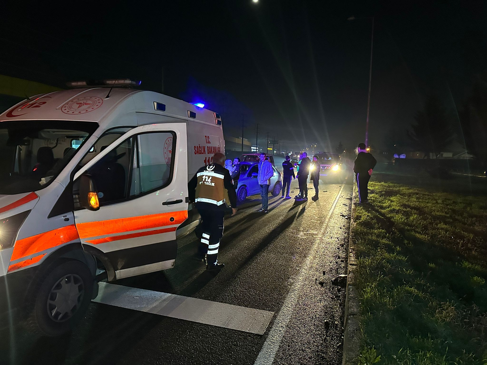 DÜZCE'DE 3 ARAÇLI ZİNCİRLEME KAZA