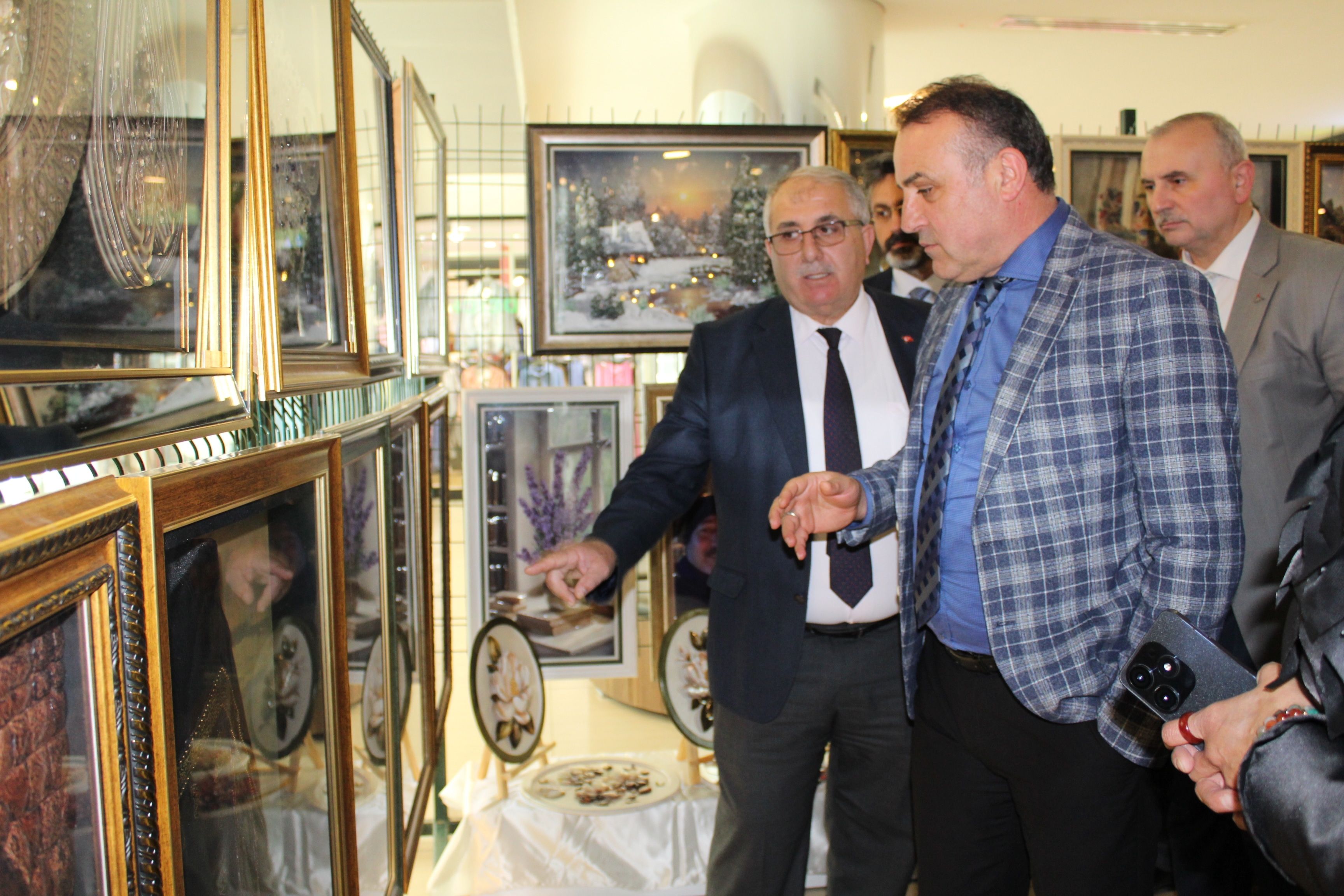 DÜZCE'DE 3 BOYUTLU KAĞIT RÖLYEF SERGİSİNE YOĞUN İLGİ